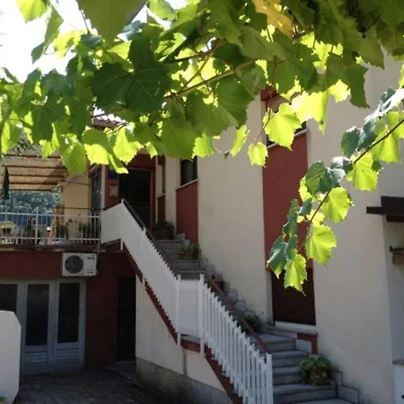 Lorinda Apartment *