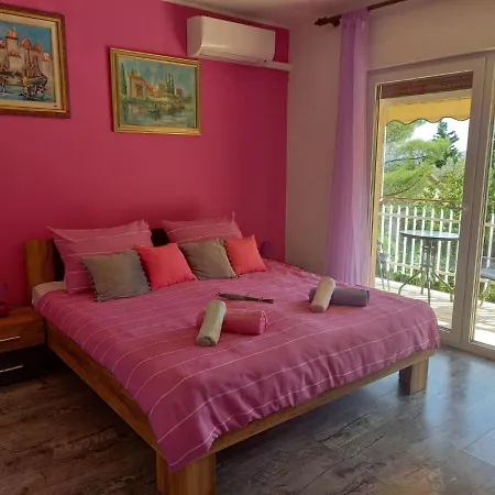 Apartment Lorinda *