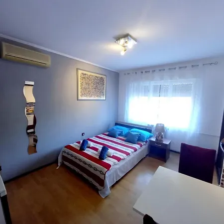 Lorinda Apartment *