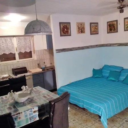 Lorinda Apartment
