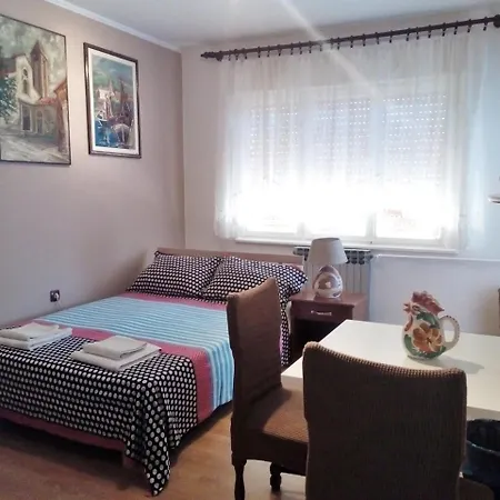 Lorinda Apartment *
