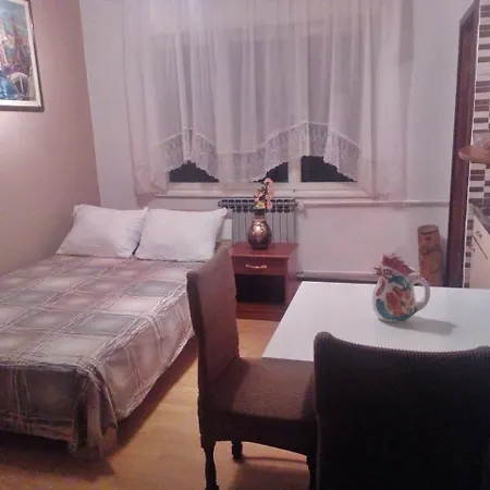 Lorinda Apartman
