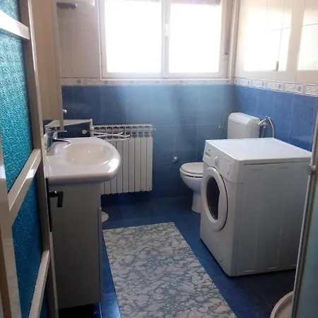 Lorinda Apartman *